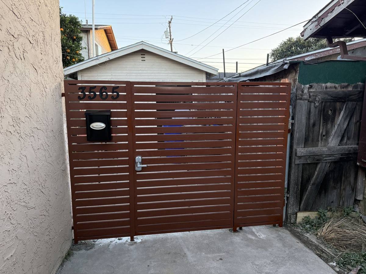 Driveway gate