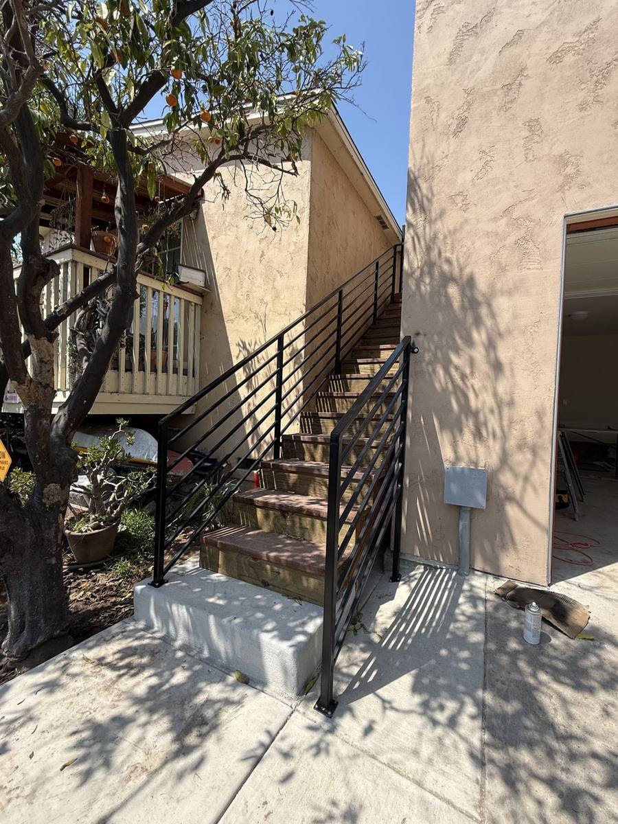 Horizontal-bar railing on an exterior staircase