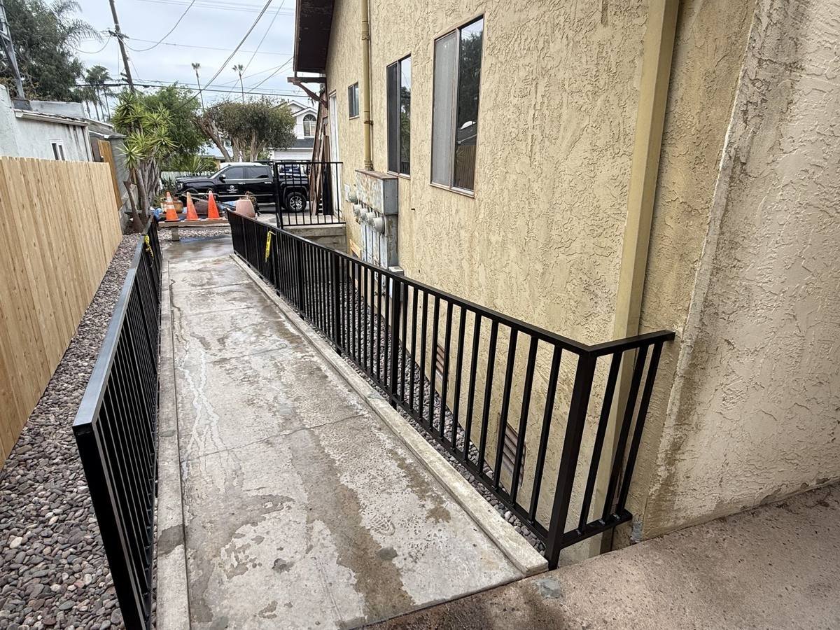 Guardrail along a side walkway